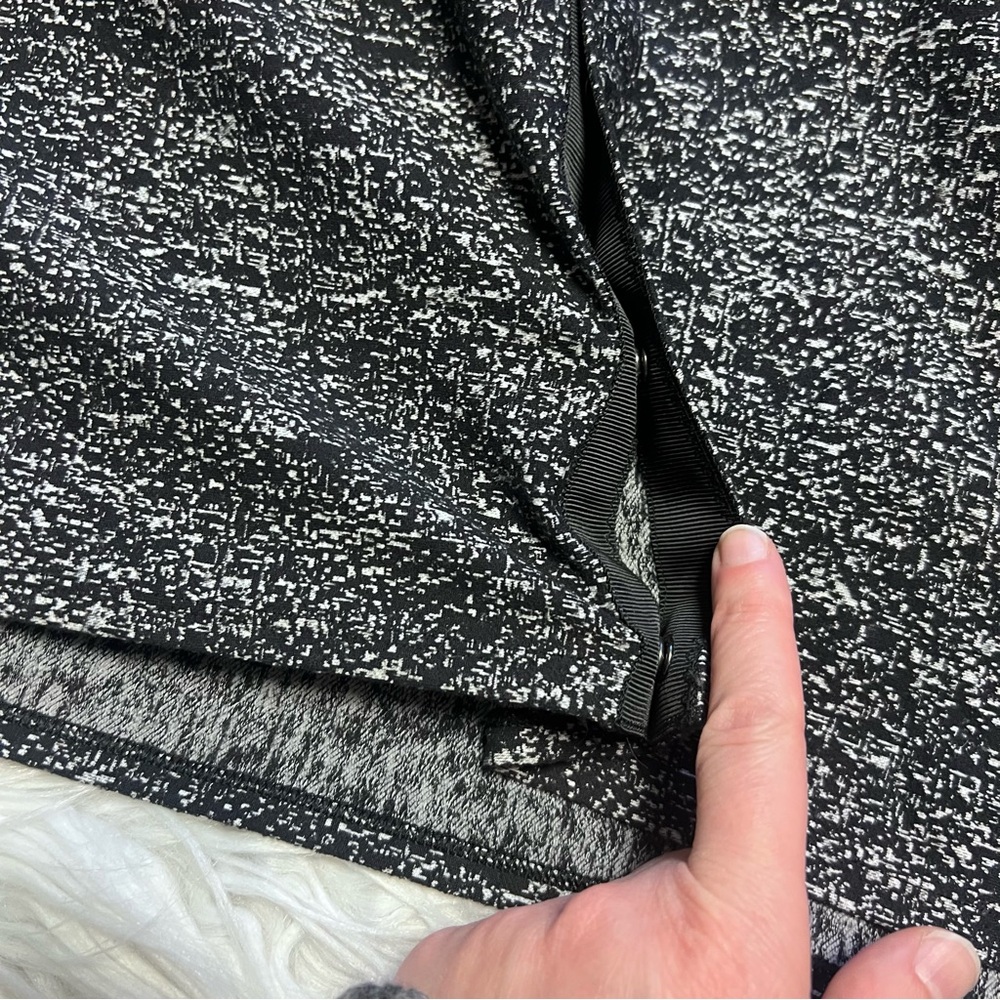 Lululemon Athletica black and white speckled Wrap Shawl - Picture 4 of 4